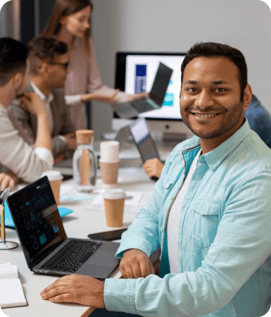 Expert React Native Developers Our team of best React Native developers makes sure that your app is high-performance, scalable, secure, and meets the demands of an evolving ecosystem. They are problem-solvers with years of experience in creating solutions that make the cut through challenging markets.